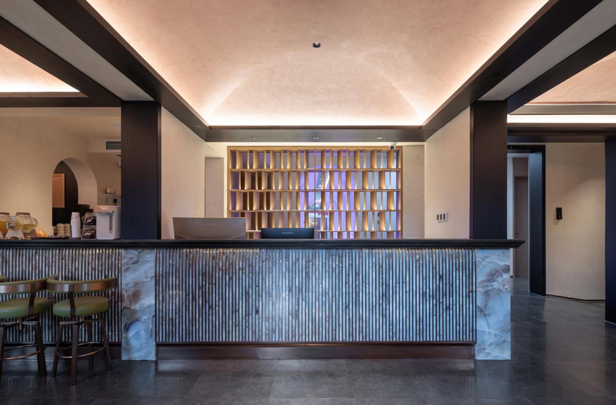 Happy Dragon Courtyard- Newly Renovated With French Windows, Near Tian'Anmen Forbidden City,Lama Temple And Heaven Temple, 3Minutes Walk From Subway,Fluent English Speaking With Tourist Sights Tickets Service ,Free Coffee &Laundry Service Pequim Exterior foto