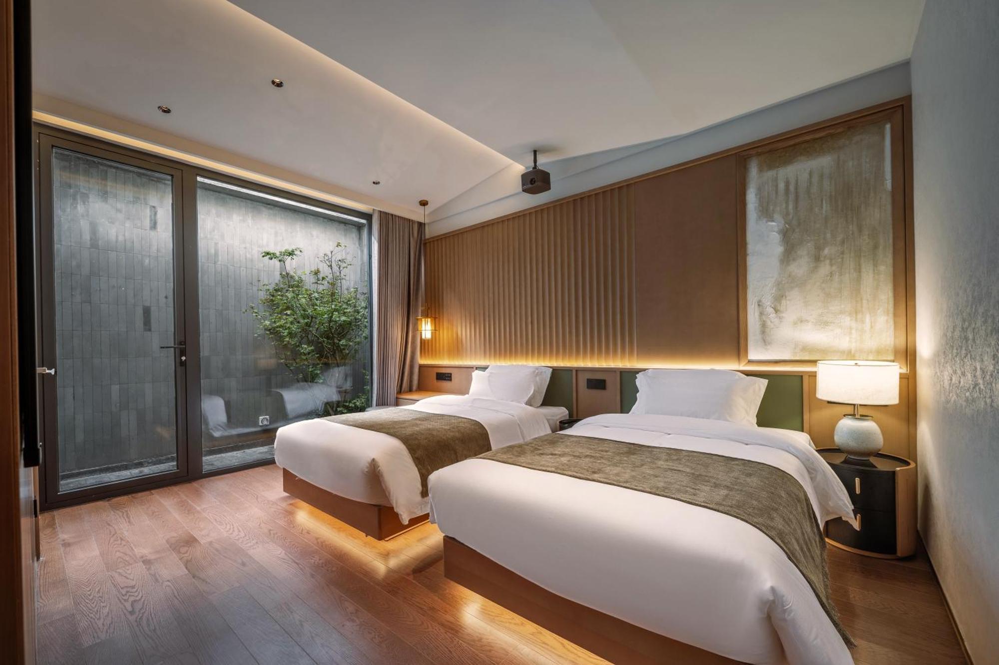 Happy Dragon Courtyard- Newly Renovated With French Windows, Near Tian'Anmen Forbidden City,Lama Temple And Heaven Temple, 3Minutes Walk From Subway,Fluent English Speaking With Tourist Sights Tickets Service ,Free Coffee &Laundry Service Pequim Exterior foto