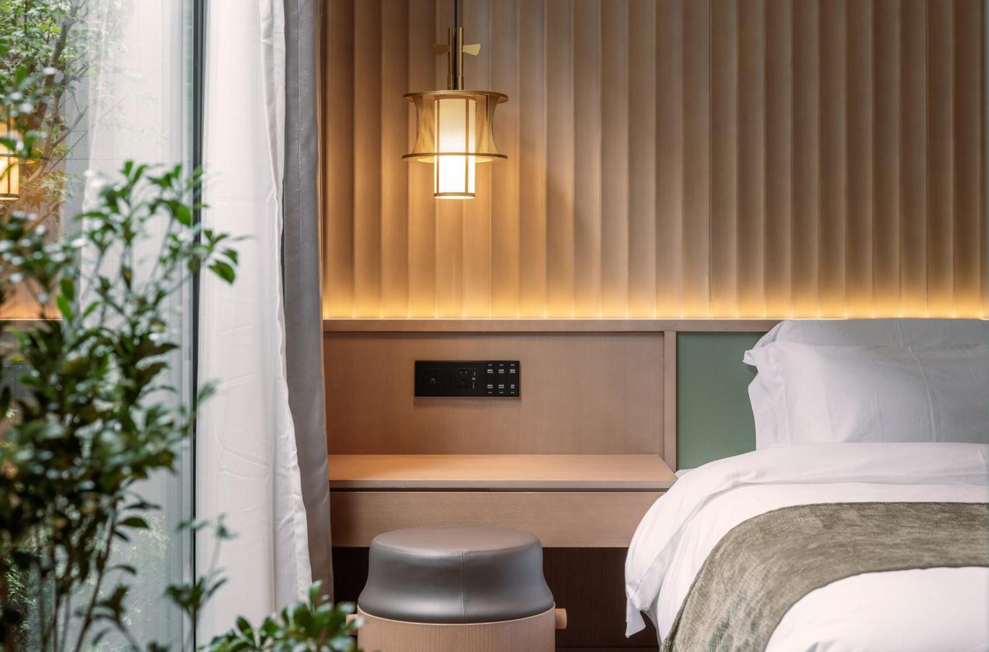 Happy Dragon Courtyard- Newly Renovated With French Windows, Near Tian'Anmen Forbidden City,Lama Temple And Heaven Temple, 3Minutes Walk From Subway,Fluent English Speaking With Tourist Sights Tickets Service ,Free Coffee &Laundry Service Pequim Exterior foto