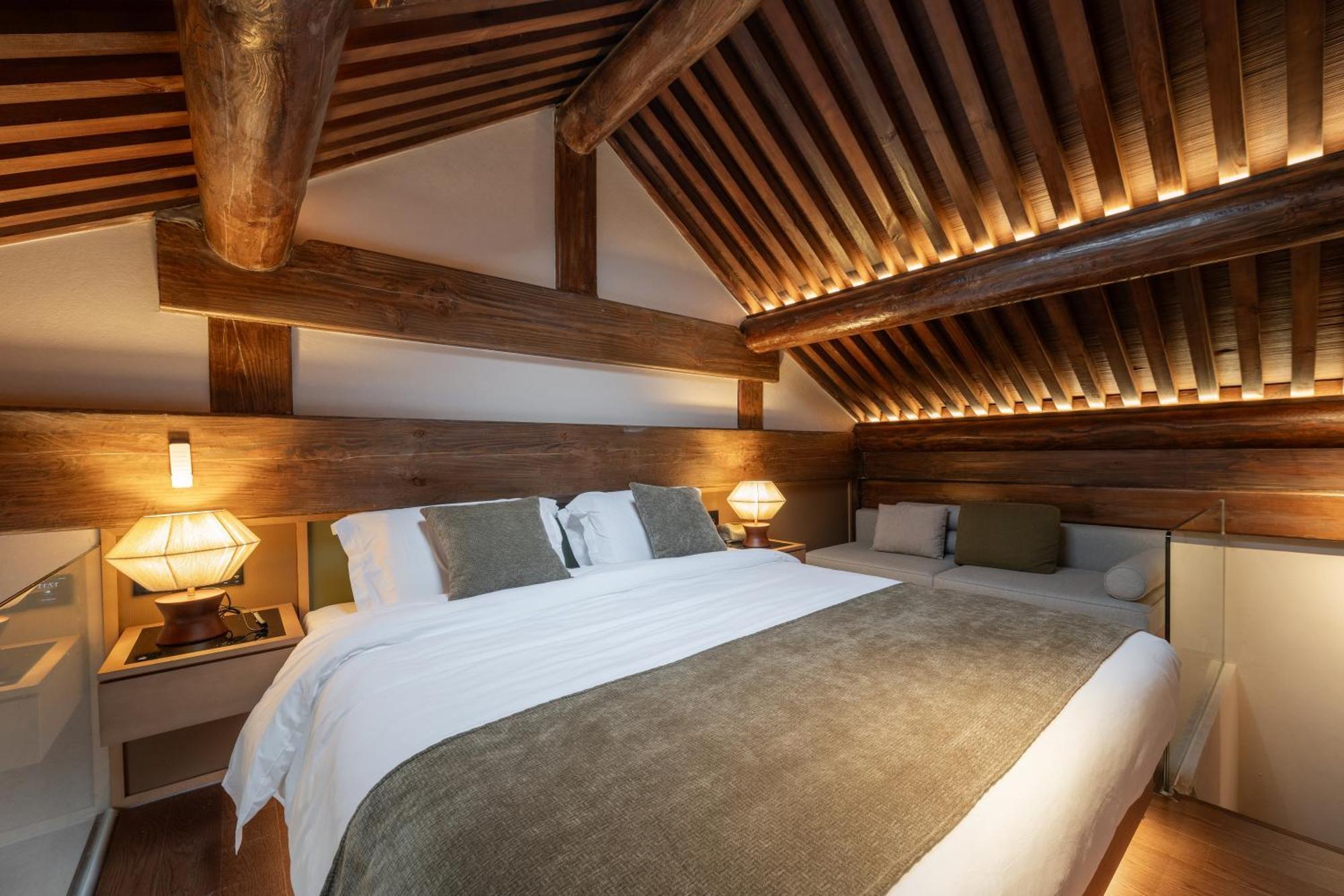 Happy Dragon Courtyard- Newly Renovated With French Windows, Near Tian'Anmen Forbidden City,Lama Temple And Heaven Temple, 3Minutes Walk From Subway,Fluent English Speaking With Tourist Sights Tickets Service ,Free Coffee &Laundry Service Pequim Exterior foto