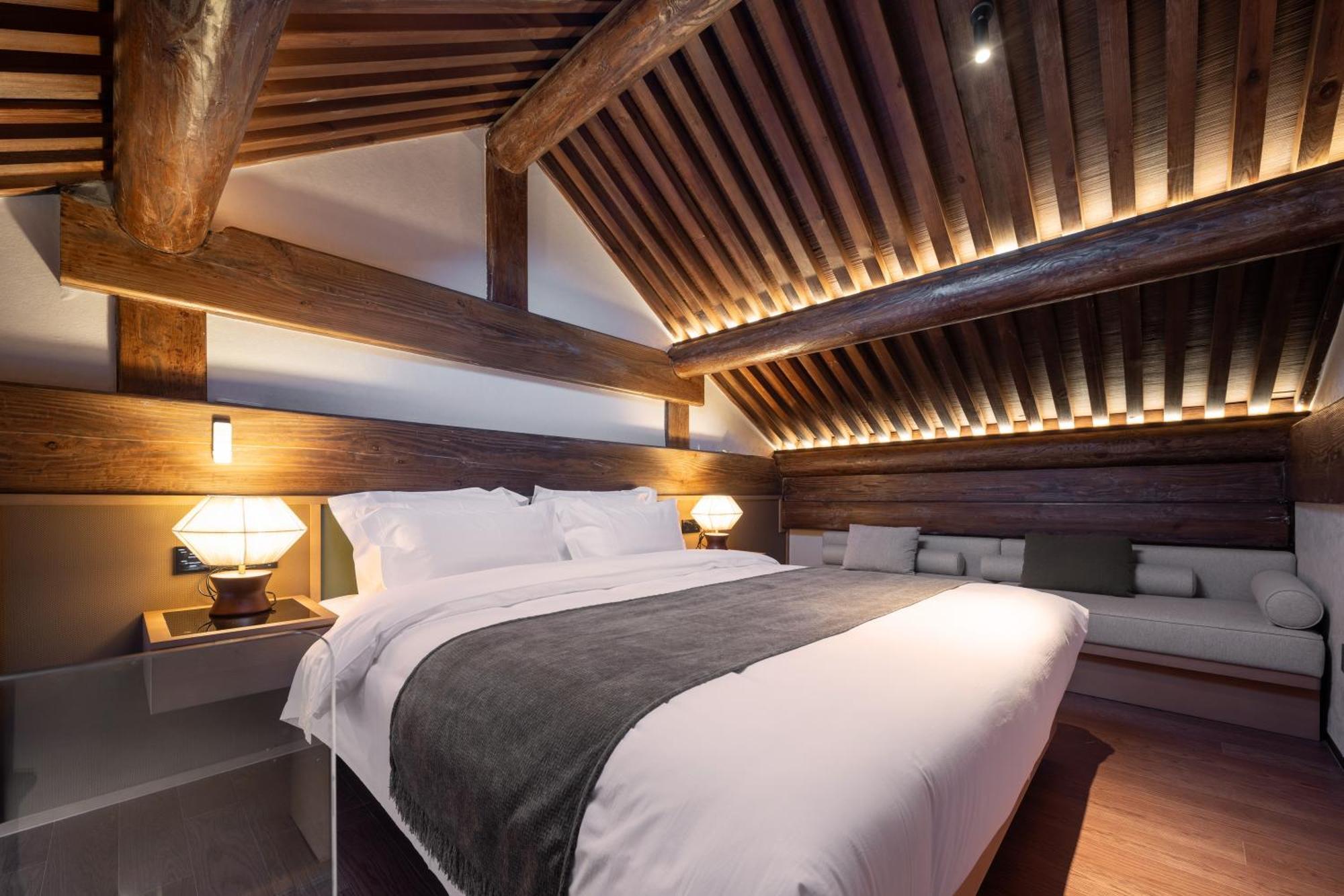 Happy Dragon Courtyard- Newly Renovated With French Windows, Near Tian'Anmen Forbidden City,Lama Temple And Heaven Temple, 3Minutes Walk From Subway,Fluent English Speaking With Tourist Sights Tickets Service ,Free Coffee &Laundry Service Pequim Exterior foto