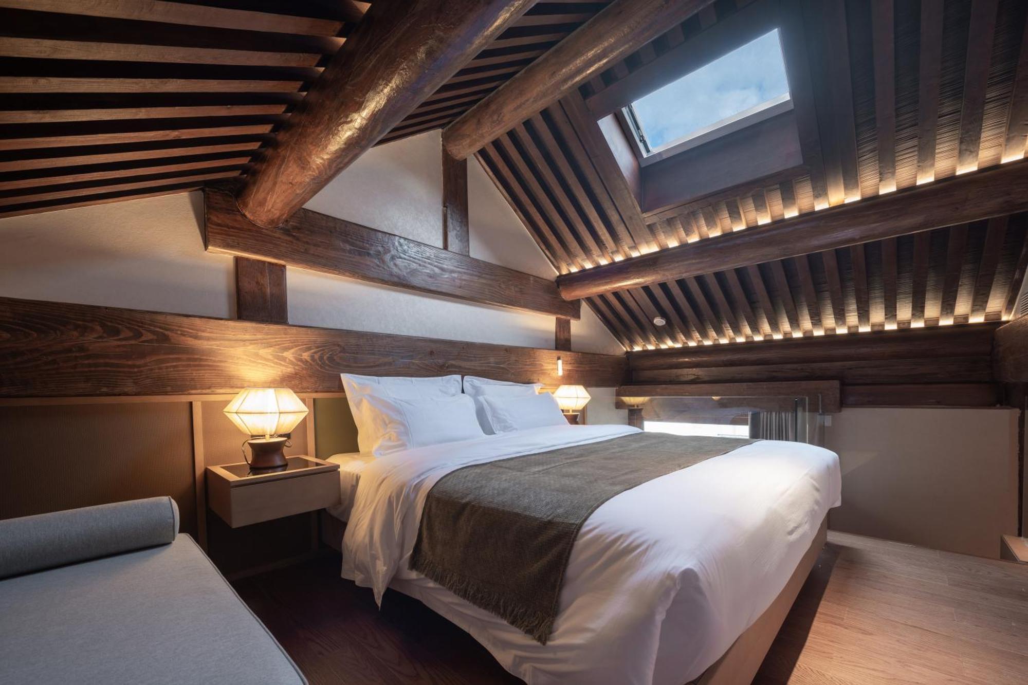 Happy Dragon Courtyard- Newly Renovated With French Windows, Near Tian'Anmen Forbidden City,Lama Temple And Heaven Temple, 3Minutes Walk From Subway,Fluent English Speaking With Tourist Sights Tickets Service ,Free Coffee &Laundry Service Pequim Exterior foto