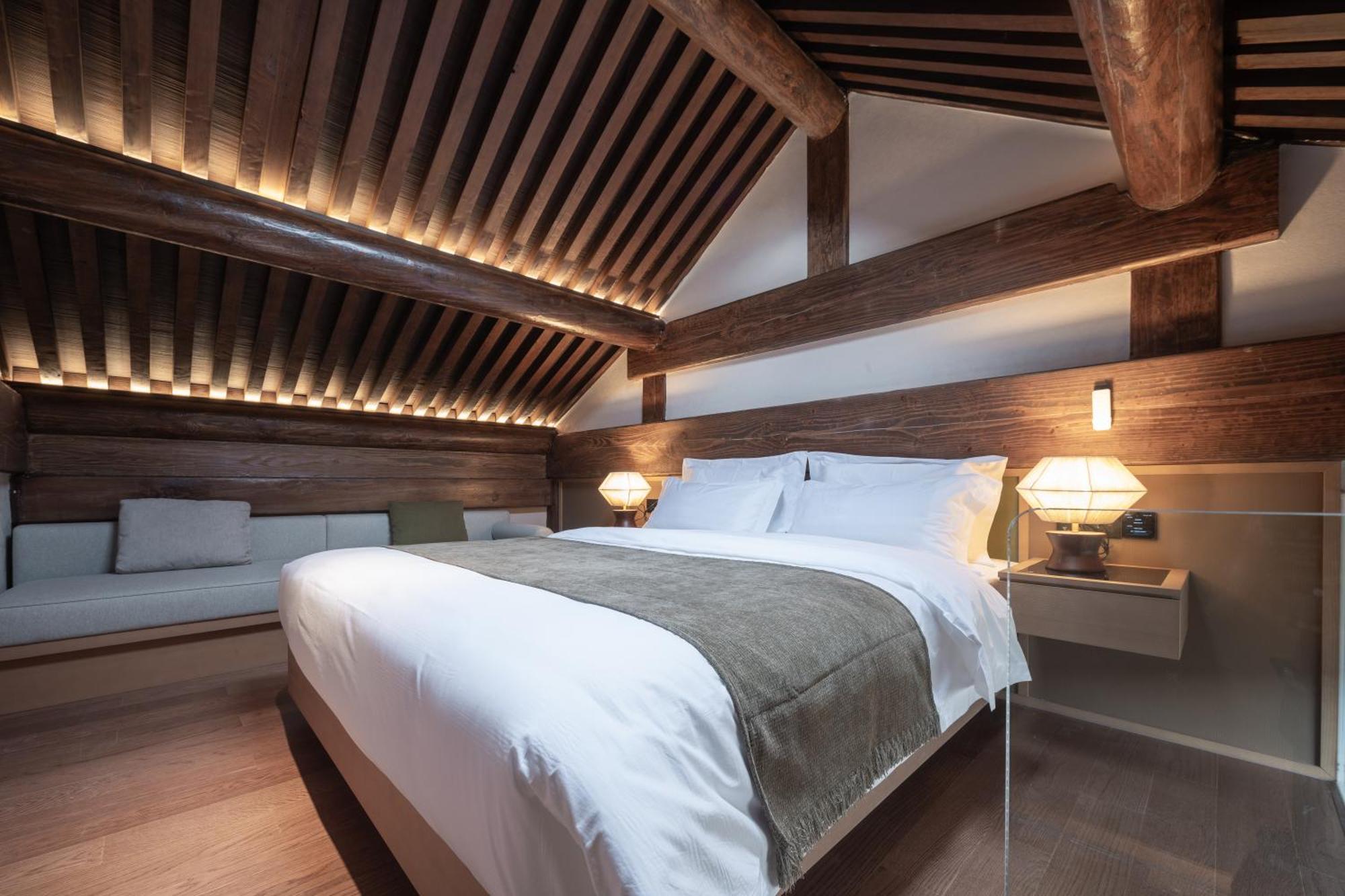 Happy Dragon Courtyard- Newly Renovated With French Windows, Near Tian'Anmen Forbidden City,Lama Temple And Heaven Temple, 3Minutes Walk From Subway,Fluent English Speaking With Tourist Sights Tickets Service ,Free Coffee &Laundry Service Pequim Exterior foto